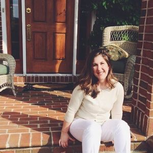 Meet your Posher, Korinna georgelos